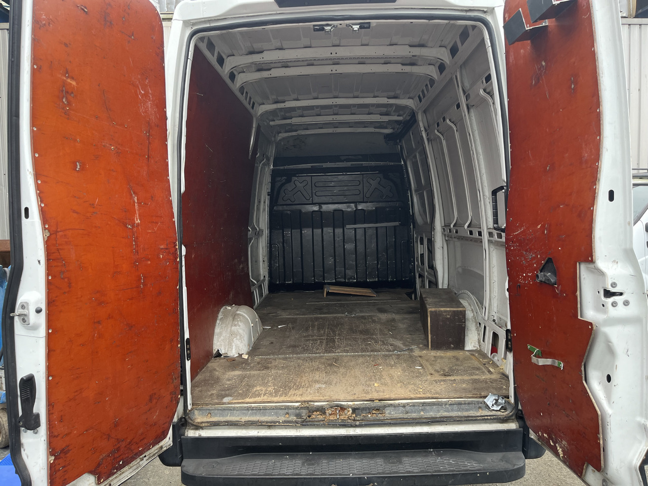 Iveco 35-180 35s18 11M3 - Furgão: foto 5 Iveco 35-180 35s18 11M3 - Furgão: foto 5