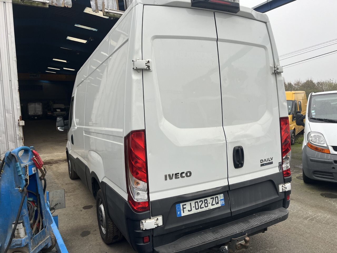 Iveco 35-180 35s18 11M3 - Furgão: foto 3 Iveco 35-180 35s18 11M3 - Furgão: foto 3