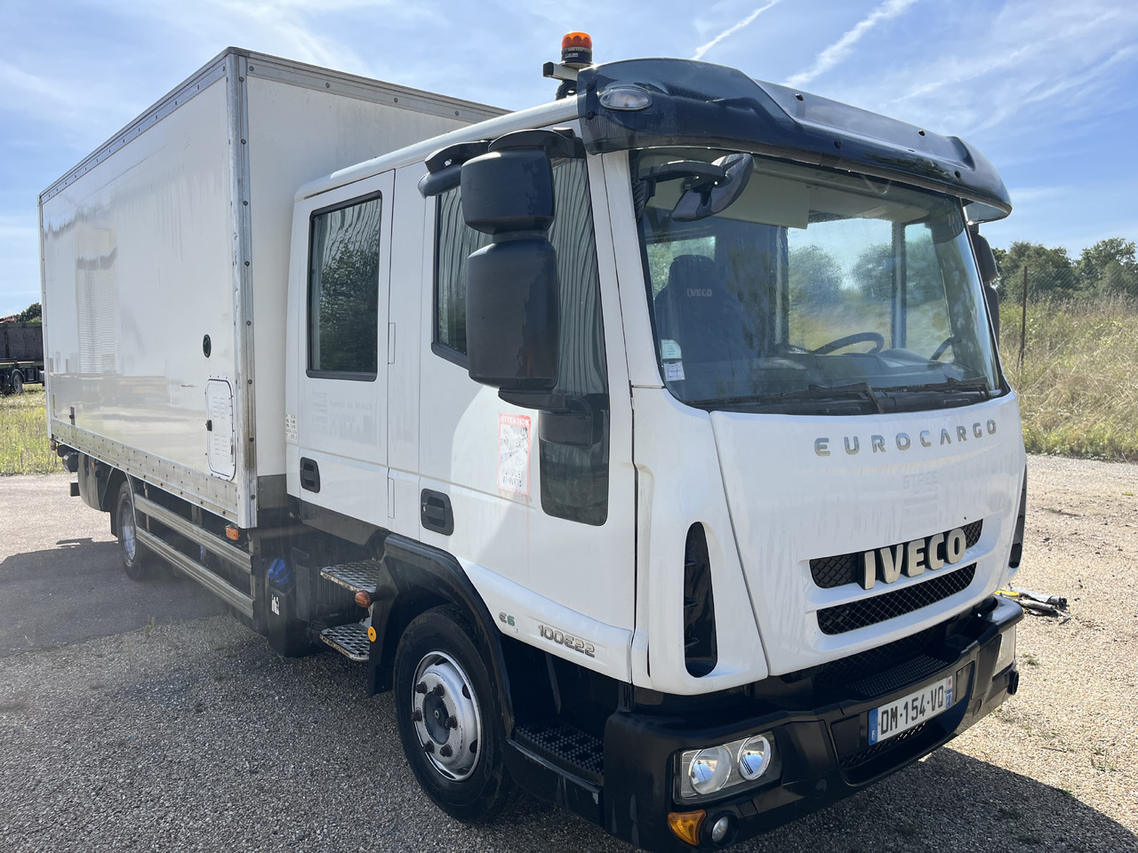 Iveco Eurocargo 100E22 caisse double cabine 7 places - Camião furgão: foto 3 Iveco Eurocargo 100E22 caisse double cabine 7 places - Camião furgão: foto 3