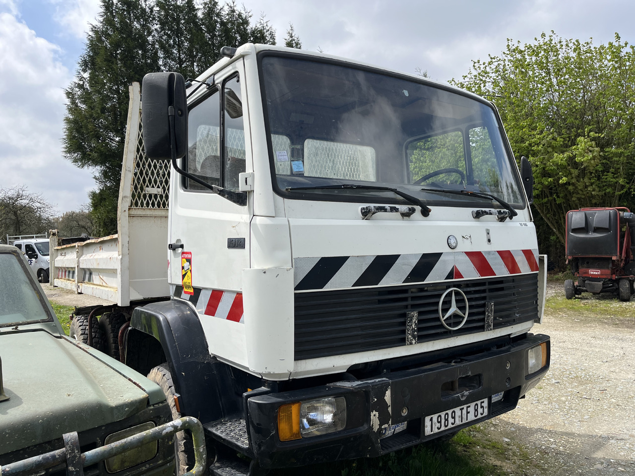 MERCEDES-BENZ 1314 benne 4x4 - Camião basculante: foto 2 MERCEDES-BENZ 1314 benne 4x4 - Camião basculante: foto 2