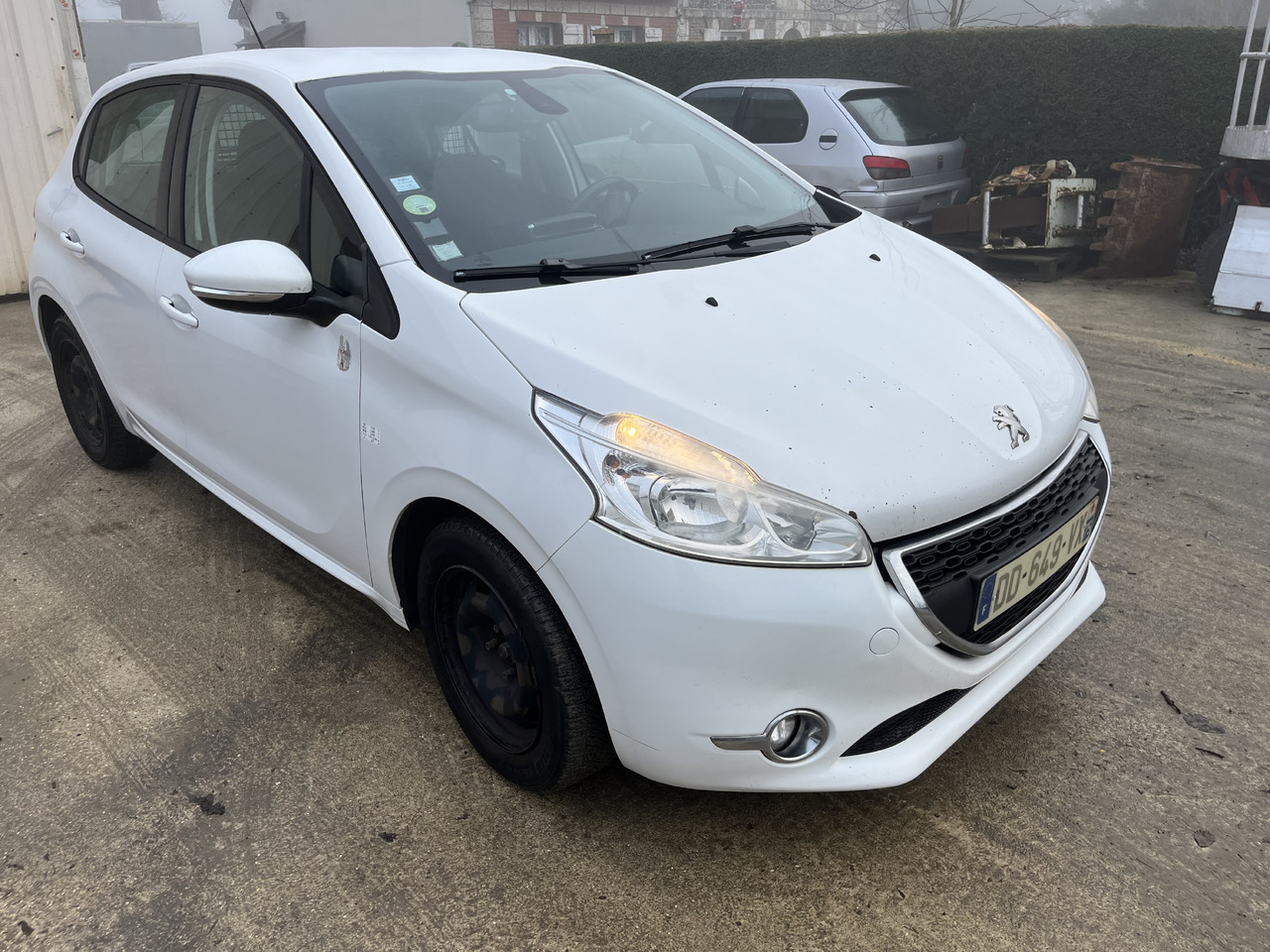 Peugeot 208 1L6 hdi 100cv 2 places motricité renforcée FAM - Furgão compacto: foto 1 Peugeot 208 1L6 hdi 100cv 2 places motricité renforcée FAM - Furgão compacto: foto 1