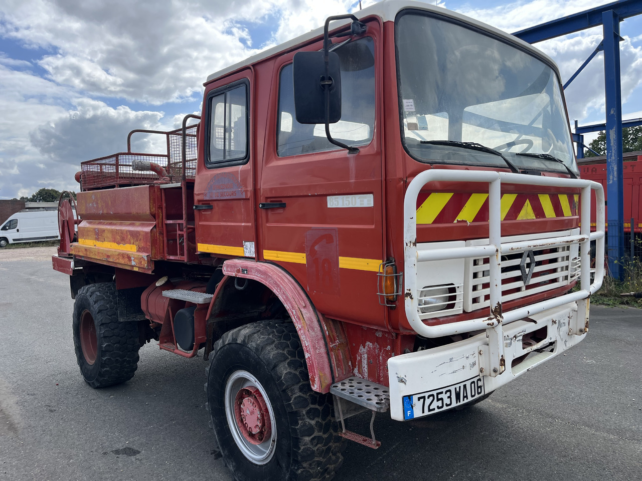 RENAULT 85-150 4x4 ccf citerne - Carro de bombeiro: foto 2 RENAULT 85-150 4x4 ccf citerne - Carro de bombeiro: foto 2