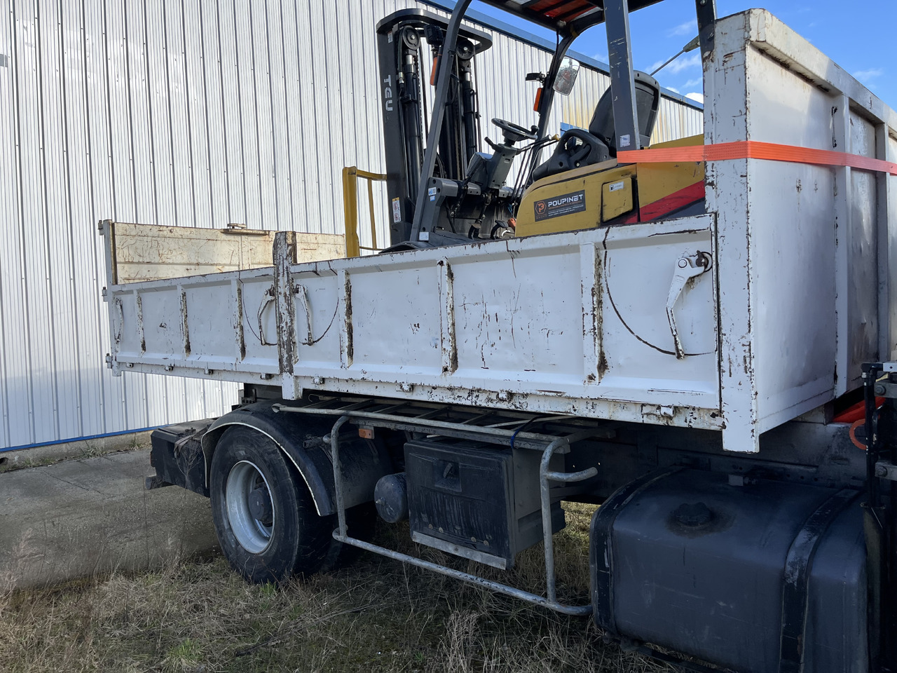 RENAULT Kerax 370dci 4x2 19T benne grue - Camião basculante, Camião grua: foto 3 RENAULT Kerax 370dci 4x2 19T benne grue - Camião basculante, Camião grua: foto 3