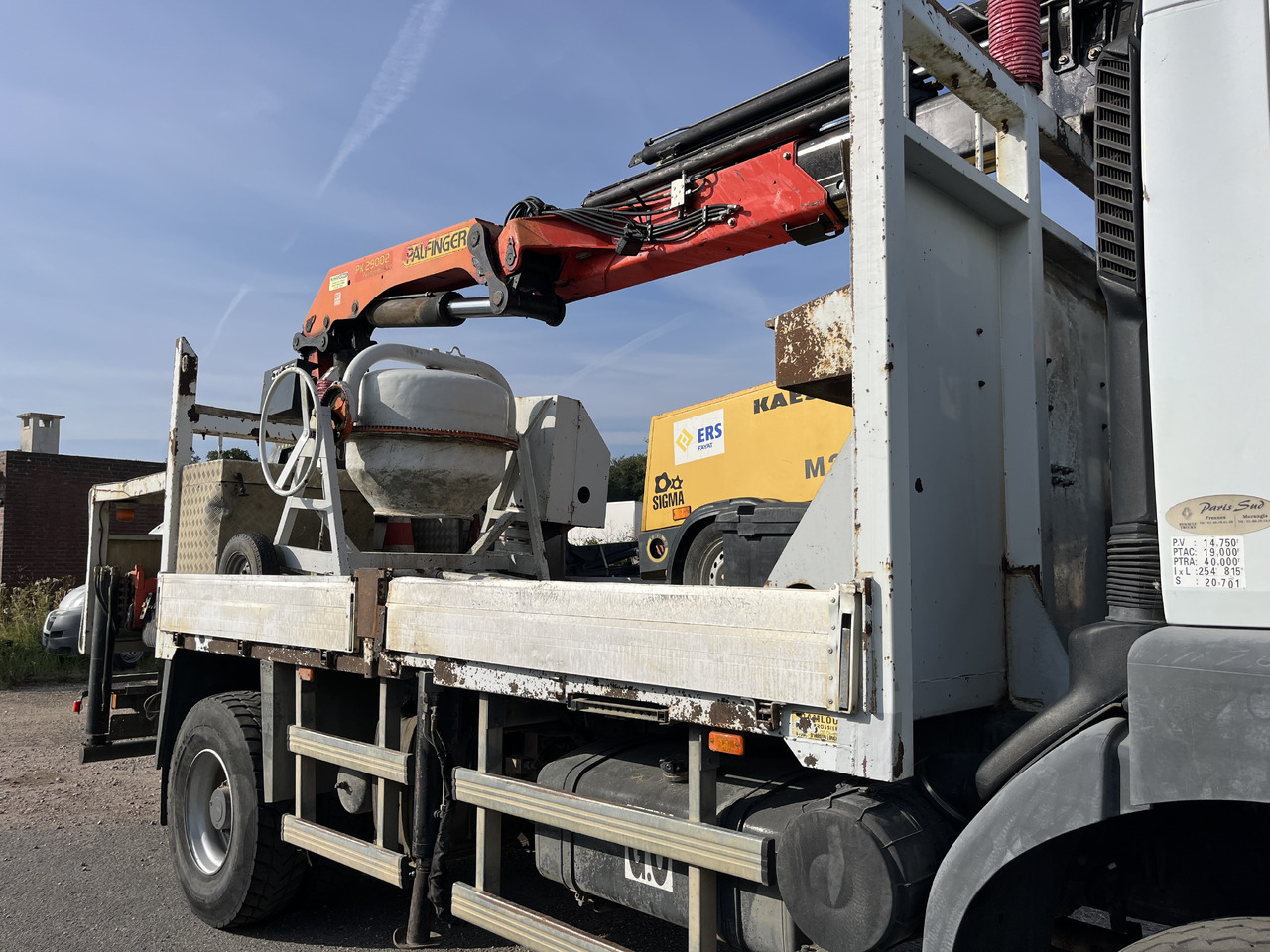 RENAULT Kerax 370dci 4x4 plateau grue Palfinger pk29002 - Camião de caixa aberta/ Plataforma, Camião grua: foto 3 RENAULT Kerax 370dci 4x4 plateau grue Palfinger pk29002 - Camião de caixa aberta/ Plataforma, Camião grua: foto 3