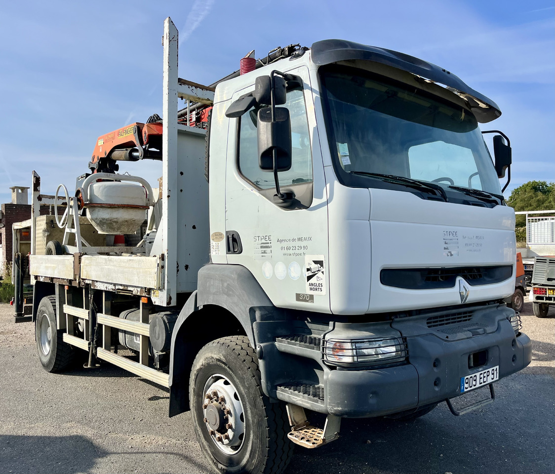 RENAULT Kerax 370dci 4x4 plateau grue Palfinger pk29002 - Camião de caixa aberta/ Plataforma, Camião grua: foto 2 RENAULT Kerax 370dci 4x4 plateau grue Palfinger pk29002 - Camião de caixa aberta/ Plataforma, Camião grua: foto 2