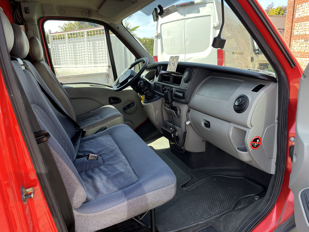 RENAULT Master 2L5 dci120cv - Ambulância: foto 3 RENAULT Master 2L5 dci120cv - Ambulância: foto 3