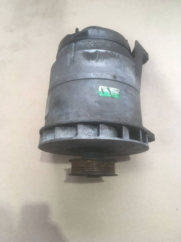 Bosch Lichtmaschine 140A Bosch 0120689587 / 0120689574 / 0120689571 0120689536 M - Alternador para Ônibus: foto 1 Bosch Lichtmaschine 140A Bosch 0120689587 / 0120689574 / 0120689571 0120689536 M - Alternador para Ônibus: foto 1