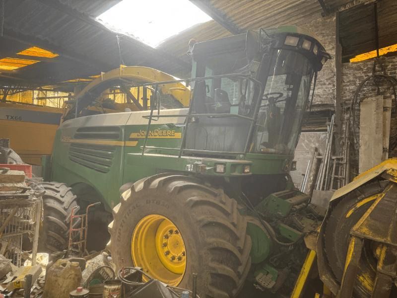 JOHN DEERE 7400 4RM - Picadora de forragem automotriz: foto 1 JOHN DEERE 7400 4RM - Picadora de forragem automotriz: foto 1