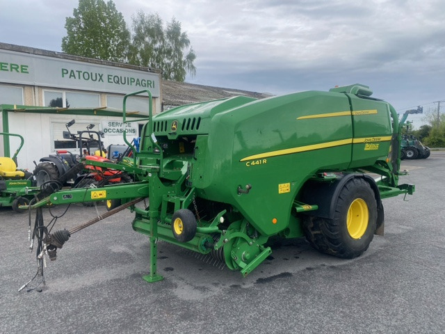 JOHN DEERE C441R - Empacotador de fardos: foto 1 JOHN DEERE C441R - Empacotador de fardos: foto 1