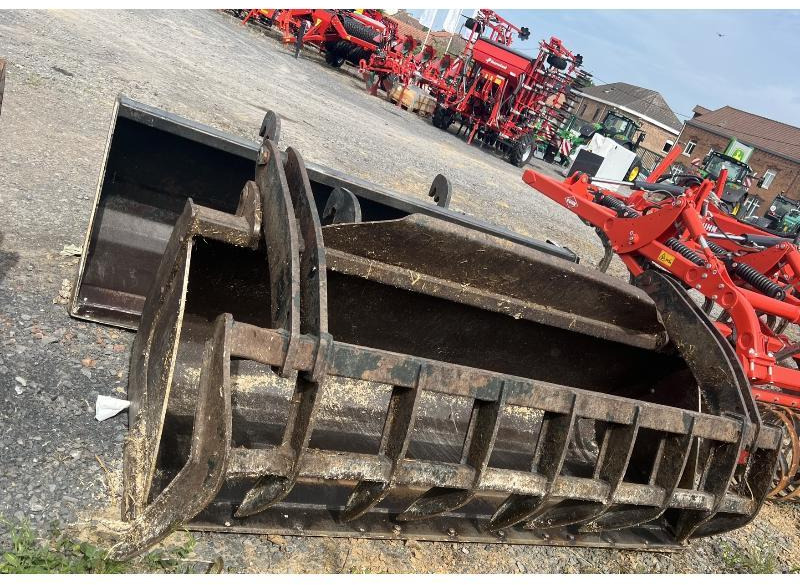 MAILLEUX BMSA245HT - Balde carregador para Trator: foto 1 MAILLEUX BMSA245HT - Balde carregador para Trator: foto 1