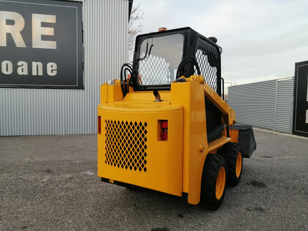 Bobcat Front Loader Ram Italia FM 120 – Hammer Installation - Mini pá carregadora: foto 3 Bobcat Front Loader Ram Italia FM 120 – Hammer Installation - Mini pá carregadora: foto 3