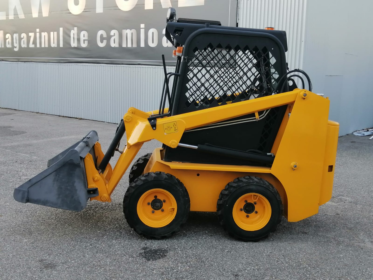 Bobcat Front Loader Ram Italia FM 120 – Hammer Installation - Mini pá carregadora: foto 5 Bobcat Front Loader Ram Italia FM 120 – Hammer Installation - Mini pá carregadora: foto 5