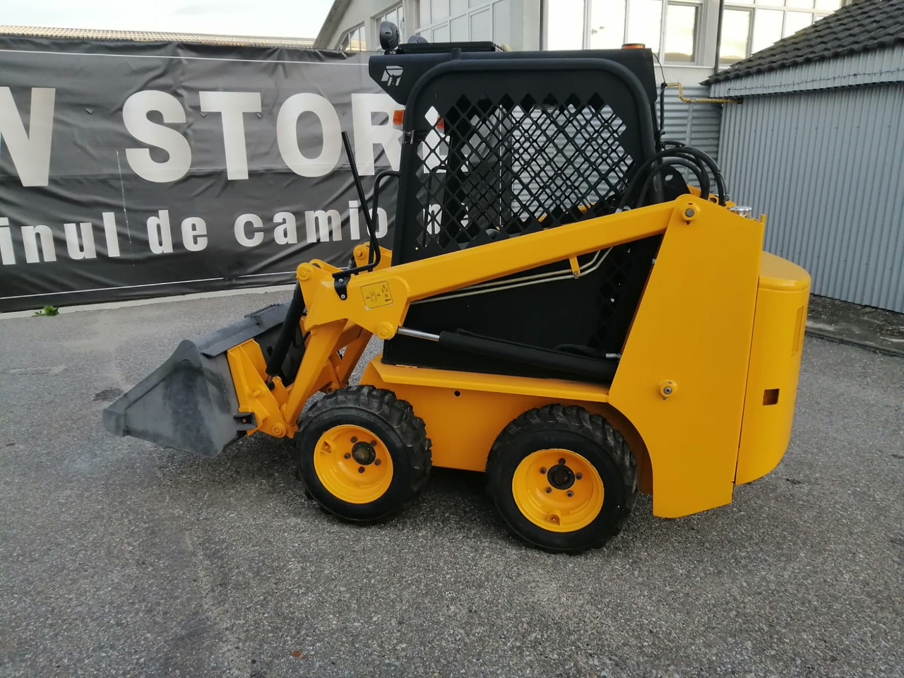 Bobcat Front Loader Ram Italia FM 120 – Hammer Installation - Mini pá carregadora: foto 4 Bobcat Front Loader Ram Italia FM 120 – Hammer Installation - Mini pá carregadora: foto 4