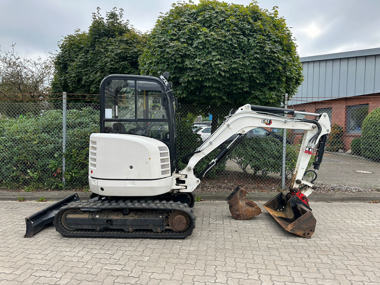 CAT 302.7 DCR Mini excavator, 2 Buckets, TOP !!! - Mini escavadeira: foto 5 CAT 302.7 DCR Mini excavator, 2 Buckets, TOP !!! - Mini escavadeira: foto 5
