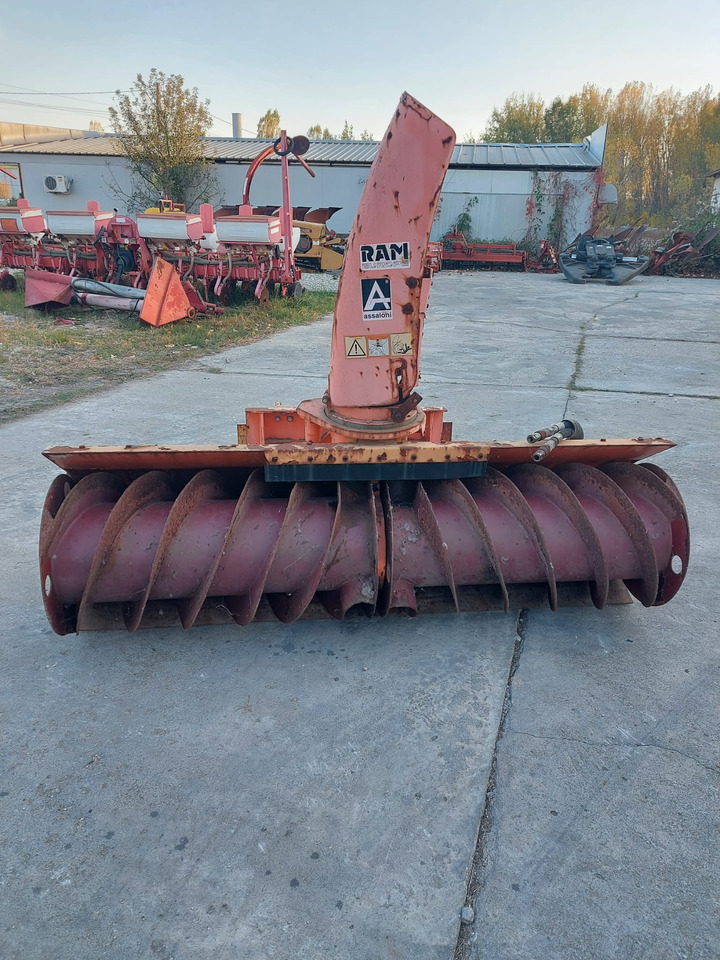 Freza zapada/Snow blower Assaloni pentru Buldoexcavator/Bobcat/Incatcator frontal - Removedor de neve para Máquina de construção: foto 1 Freza zapada/Snow blower Assaloni pentru Buldoexcavator/Bobcat/Incatcator frontal - Removedor de neve para Máquina de construção: foto 1