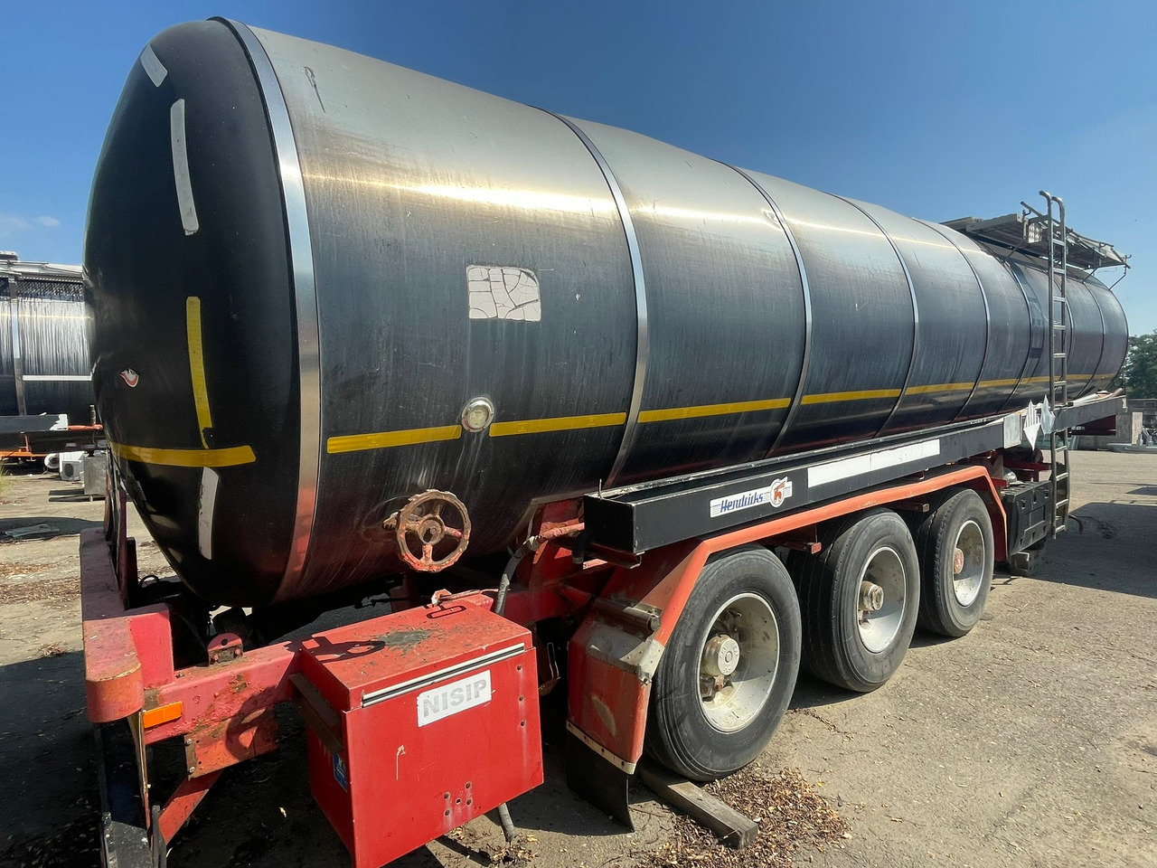 HENDRICK BITUMEN SEMI-TRAILER - Semi-reboque cisterna: foto 1 HENDRICK BITUMEN SEMI-TRAILER - Semi-reboque cisterna: foto 1