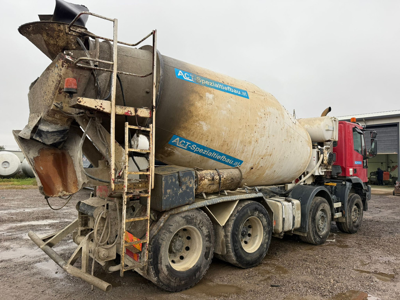 IVECO EUROTRAKKER CONCRETE MIXER - Camião betoneira: foto 3 IVECO EUROTRAKKER CONCRETE MIXER - Camião betoneira: foto 3