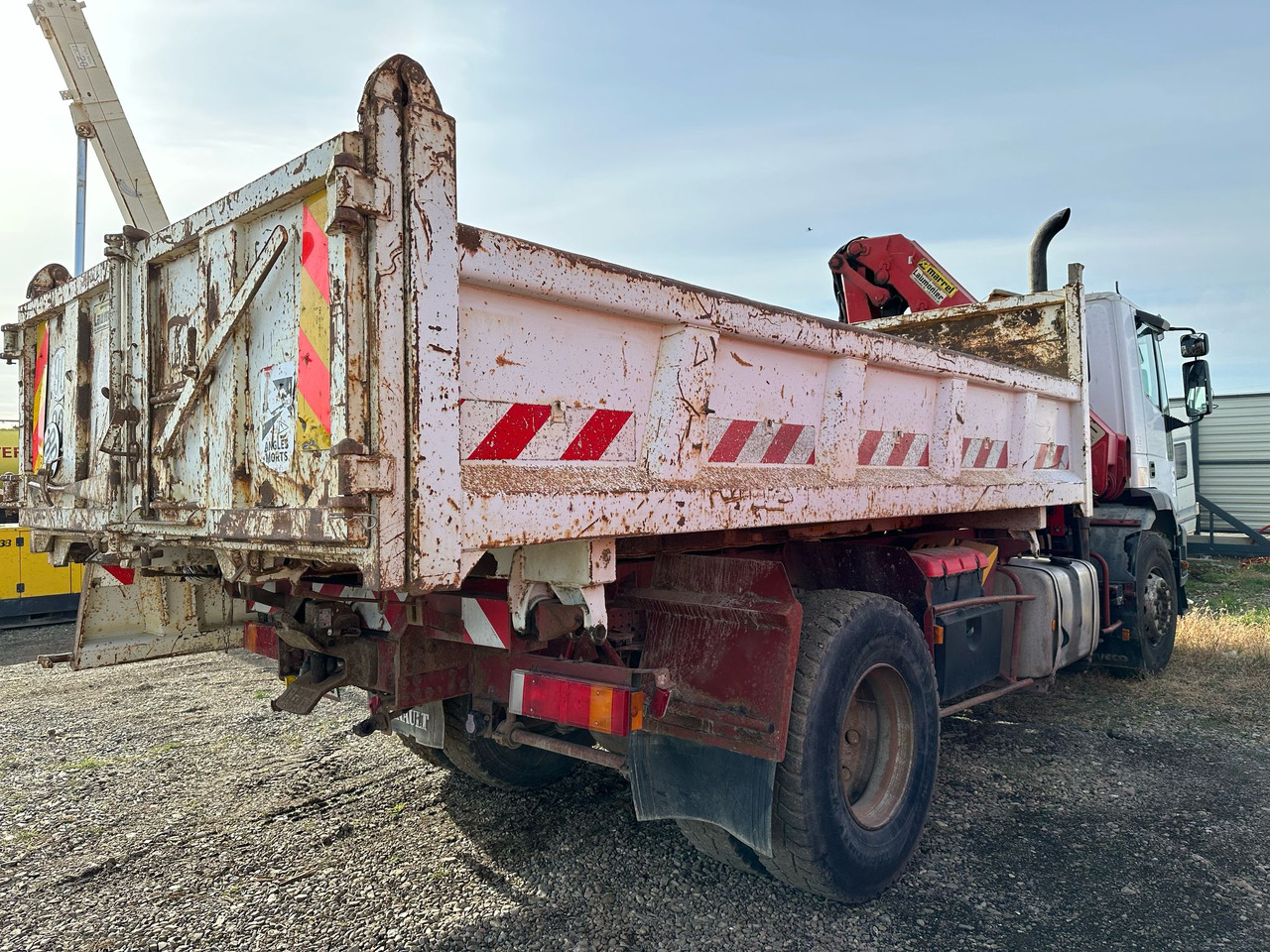 IVECO EUROTRAKKER TIPPER - Camião basculante: foto 5 IVECO EUROTRAKKER TIPPER - Camião basculante: foto 5