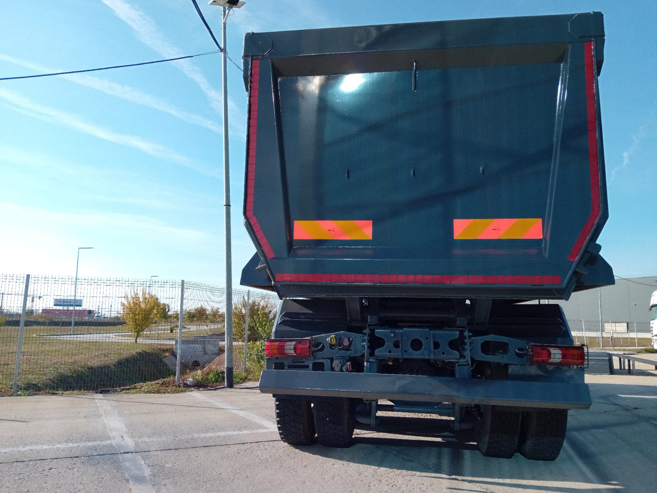 Mercedes-Benz Arocs 42.40 8×4 Basculanta/Tipper/Kipper Heavy Duty, TOP !!! - Camião basculante: foto 5 Mercedes-Benz Arocs 42.40 8×4 Basculanta/Tipper/Kipper Heavy Duty, TOP !!! - Camião basculante: foto 5