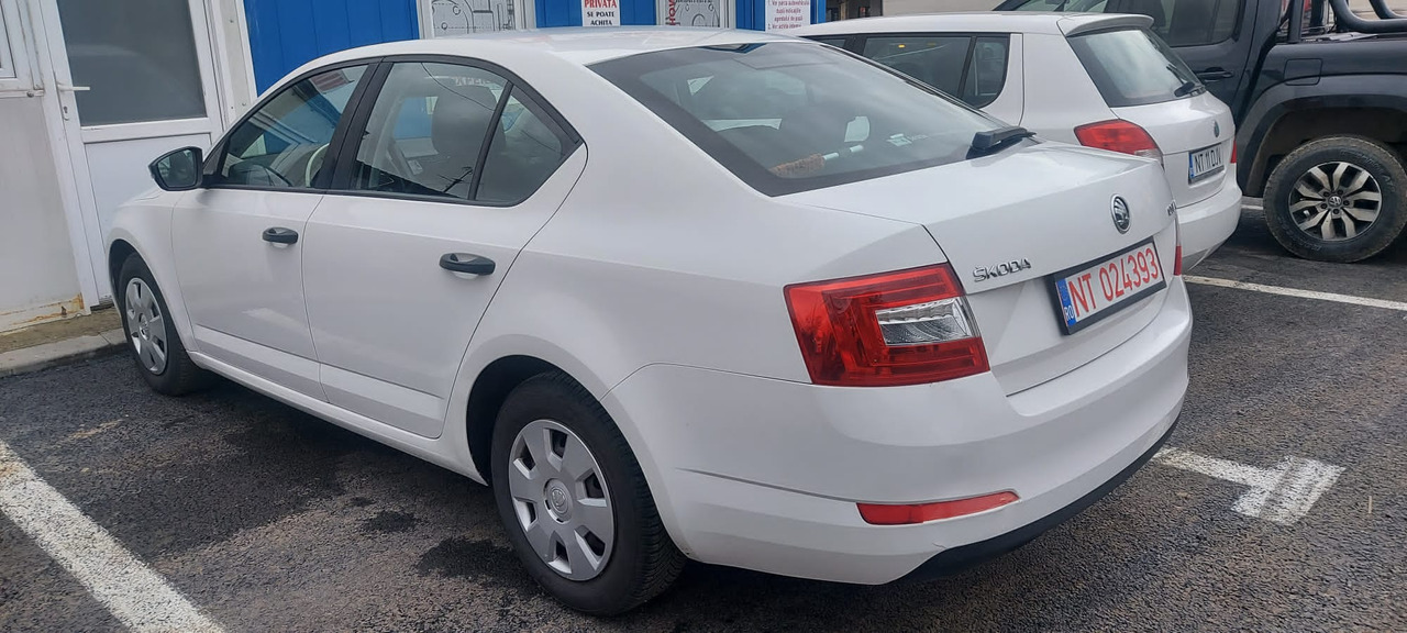 SKODA OCTAVIA - Automóvel: foto 3 SKODA OCTAVIA - Automóvel: foto 3