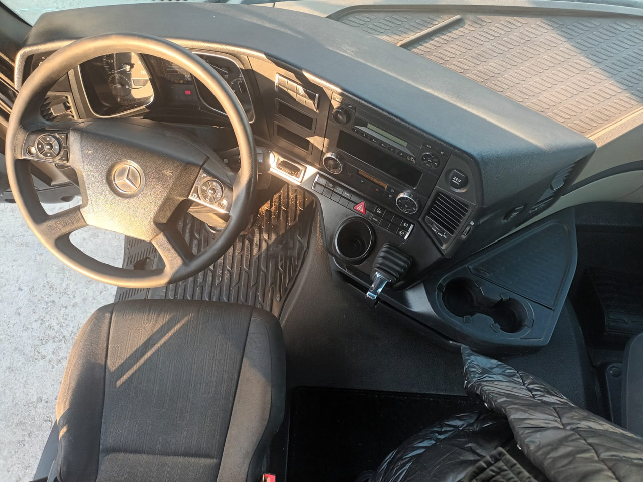 Tractor Head Mercedes-Benz Actros (2014) + Semi-trailer Tipper Meiller – Kipper (2004) - Tractor: foto 2 Tractor Head Mercedes-Benz Actros (2014) + Semi-trailer Tipper Meiller – Kipper (2004) - Tractor: foto 2