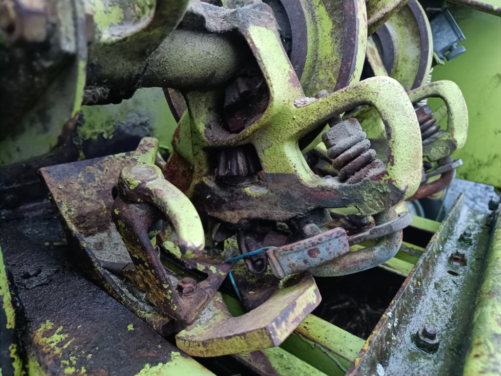 Enfardadeira de fardos quadrados CLAAS Markant 50 sitoja: foto 7