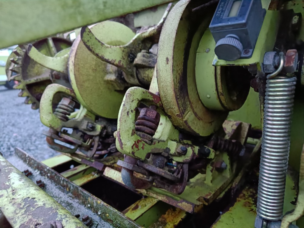 Enfardadeira de fardos quadrados CLAAS Markant 50 sitoja: foto 9