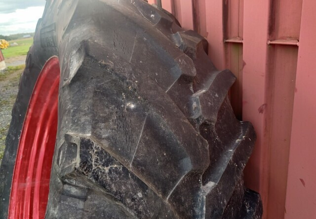 Fendt Takarenkaat 650/65R42 vanteineen - Pneu para Trator: foto 5 Fendt Takarenkaat 650/65R42 vanteineen - Pneu para Trator: foto 5