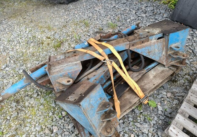 Fordson Diesel Major etukuormaajan osia - Carregador frontal para o trator: foto 3 Fordson Diesel Major etukuormaajan osia - Carregador frontal para o trator: foto 3