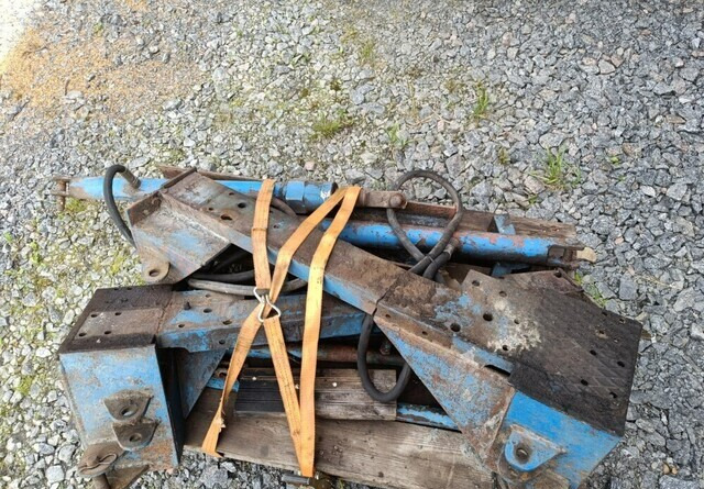 Fordson Diesel Major etukuormaajan osia - Carregador frontal para o trator: foto 4 Fordson Diesel Major etukuormaajan osia - Carregador frontal para o trator: foto 4