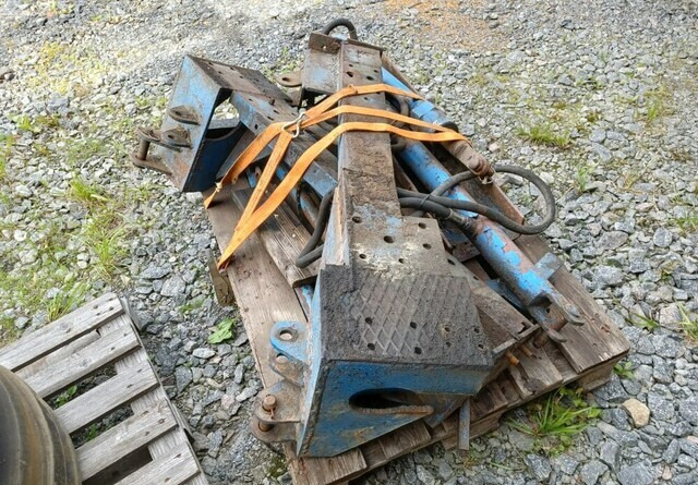 Fordson Diesel Major etukuormaajan osia - Carregador frontal para o trator: foto 5 Fordson Diesel Major etukuormaajan osia - Carregador frontal para o trator: foto 5