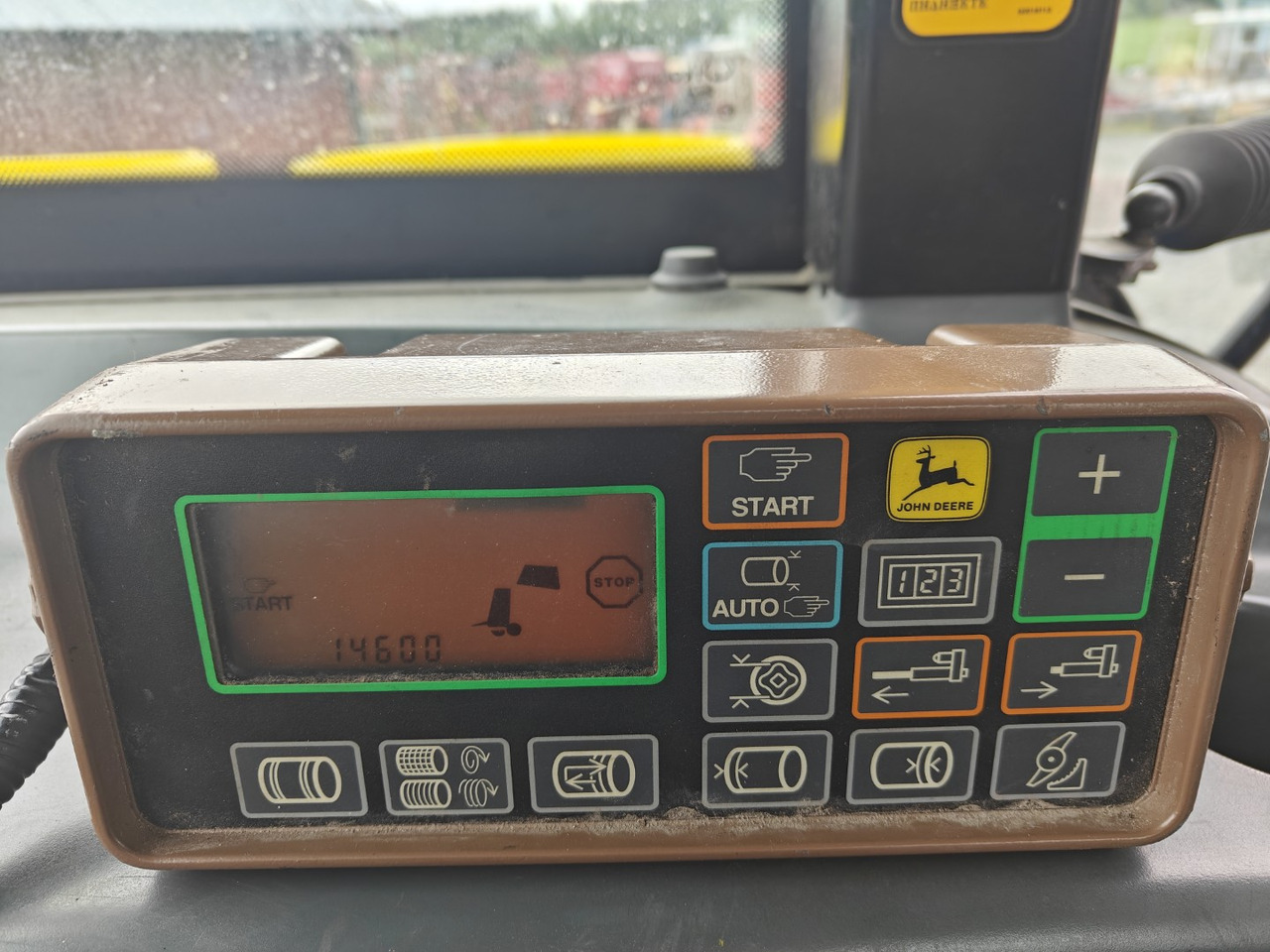 Ceifeira debulhadora JOHN DEERE Pyöröpaalain 575: foto 13