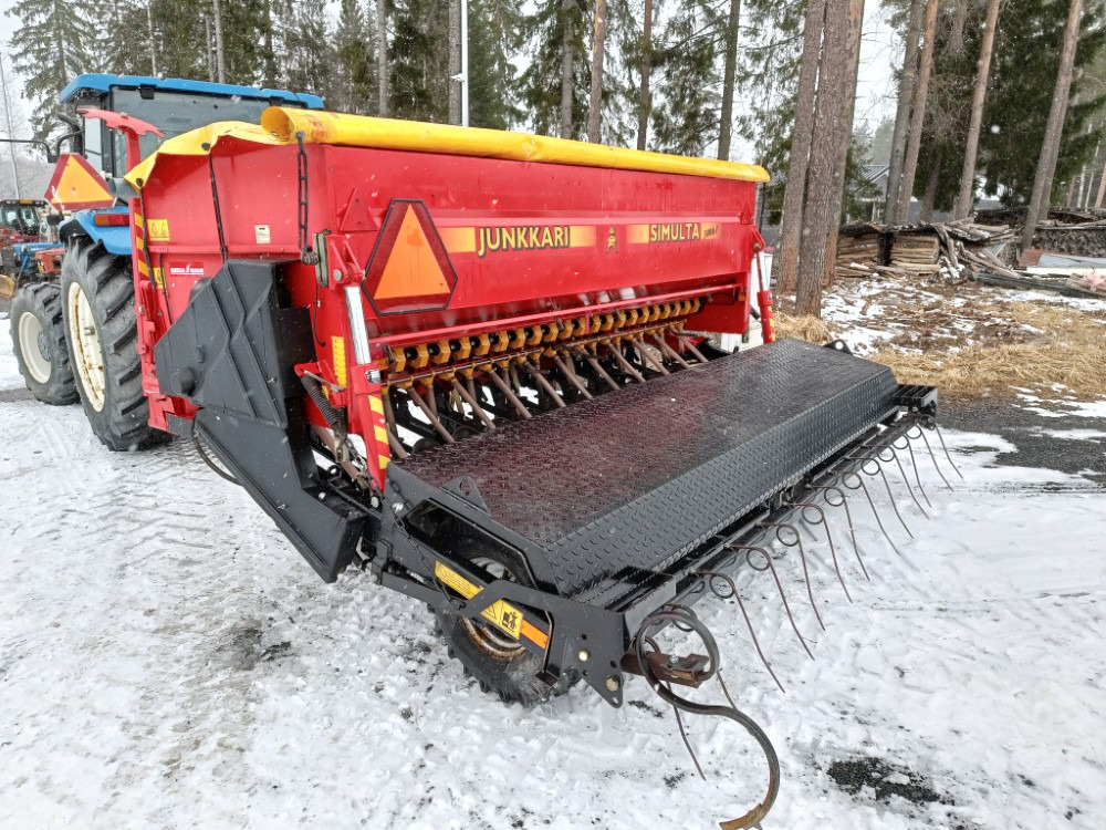 Junkkari Simulta S3000T Takapyöräkone kiekkovantailla - Semeadora combinada: foto 2 Junkkari Simulta S3000T Takapyöräkone kiekkovantailla - Semeadora combinada: foto 2