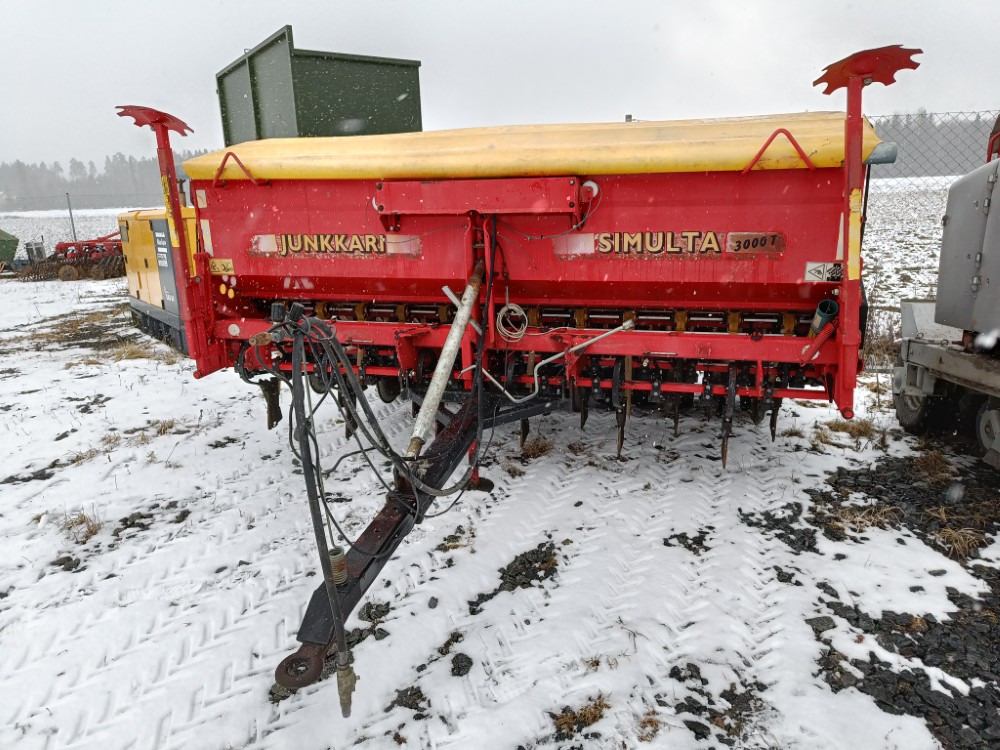 Junkkari Simulta S3000T Takapyöräkone kiekkovantailla - Semeadora combinada: foto 1 Junkkari Simulta S3000T Takapyöräkone kiekkovantailla - Semeadora combinada: foto 1