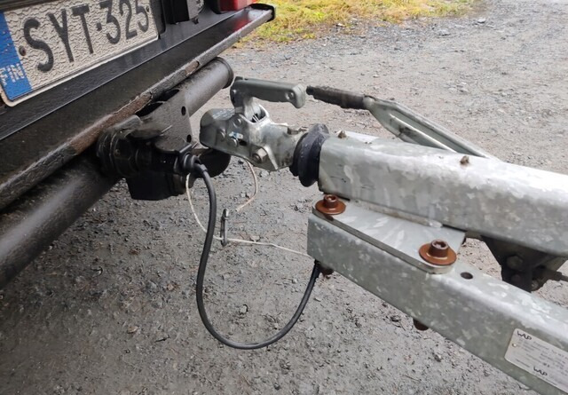 Kärppä Teliperäkärry jarrullinen - Reboque plataforma/ Caixa aberta: foto 3 Kärppä Teliperäkärry jarrullinen - Reboque plataforma/ Caixa aberta: foto 3