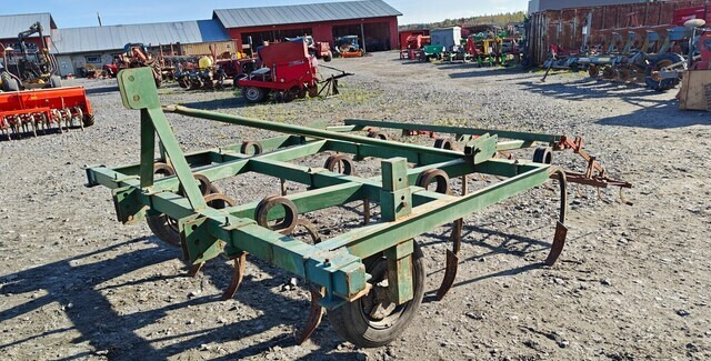 Kultivaattori 10-piikkinen - työleveys 240cm - Cultivador: foto 1 Kultivaattori 10-piikkinen - työleveys 240cm - Cultivador: foto 1