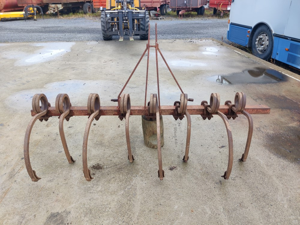 Kultivaattori Muko 8-piikkinen Työleveys 200cm, pienempään traktoriin - Cultivador: foto 4 Kultivaattori Muko 8-piikkinen Työleveys 200cm, pienempään traktoriin - Cultivador: foto 4