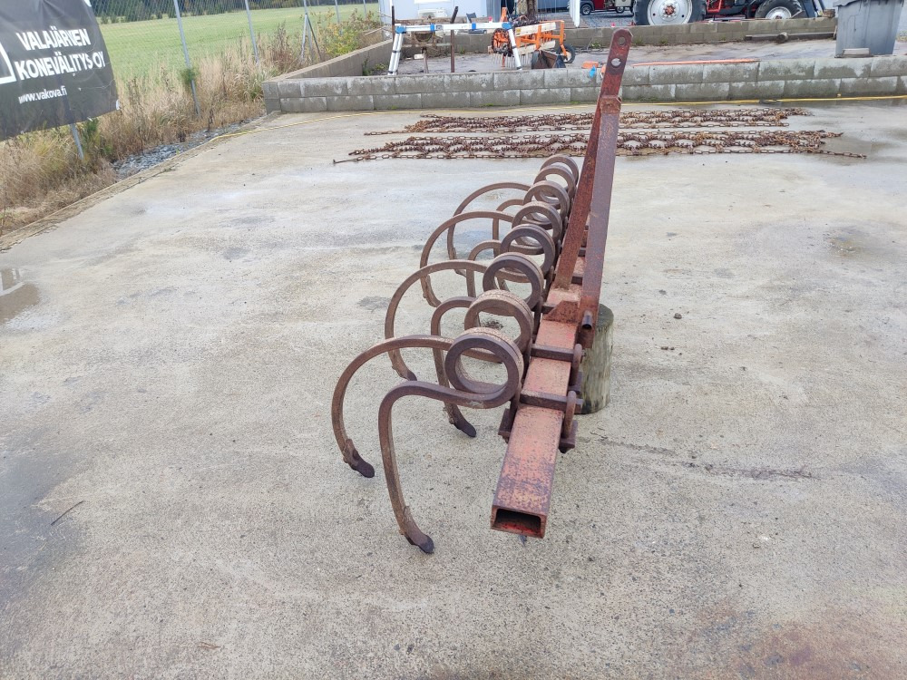 Kultivaattori Muko 8-piikkinen Työleveys 200cm, pienempään traktoriin - Cultivador: foto 2 Kultivaattori Muko 8-piikkinen Työleveys 200cm, pienempään traktoriin - Cultivador: foto 2