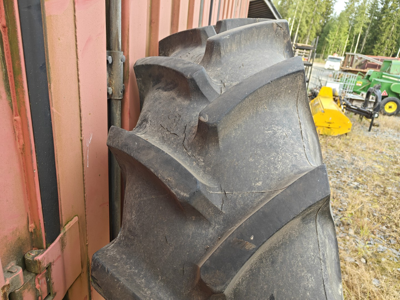 MICHELIN 18.4R38 traktorin renkaat - Jantes e pneus para Trator: foto 4 MICHELIN 18.4R38 traktorin renkaat - Jantes e pneus para Trator: foto 4