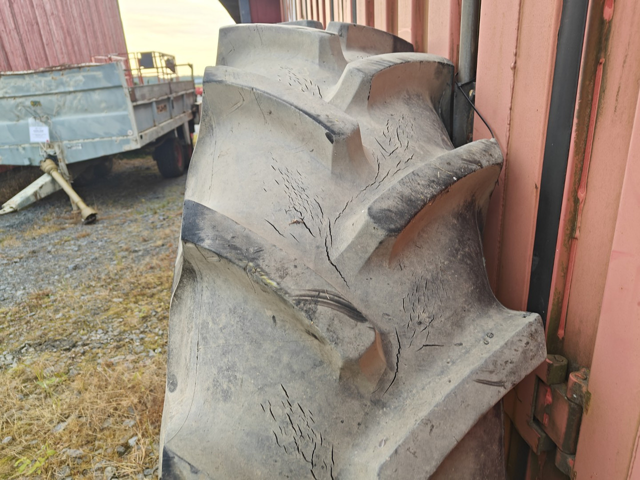 MICHELIN 18.4R38 traktorin renkaat - Jantes e pneus para Trator: foto 5 MICHELIN 18.4R38 traktorin renkaat - Jantes e pneus para Trator: foto 5