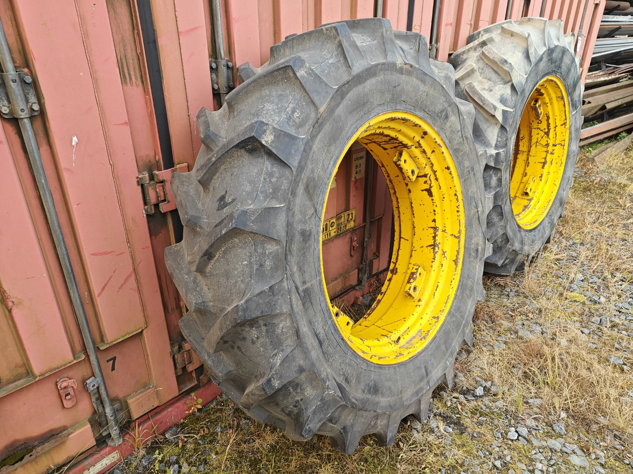 MICHELIN 18.4R38 traktorin renkaat - Jantes e pneus para Trator: foto 3 MICHELIN 18.4R38 traktorin renkaat - Jantes e pneus para Trator: foto 3