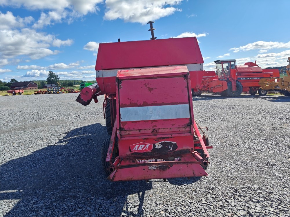 Massey Ferguson 187 Katso video! - Ceifeira debulhadora: foto 3 Massey Ferguson 187 Katso video! - Ceifeira debulhadora: foto 3