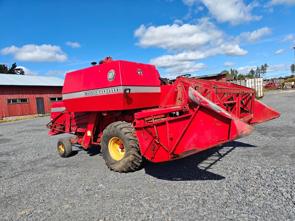 Massey Ferguson 187 Katso video! - Ceifeira debulhadora: foto 5 Massey Ferguson 187 Katso video! - Ceifeira debulhadora: foto 5