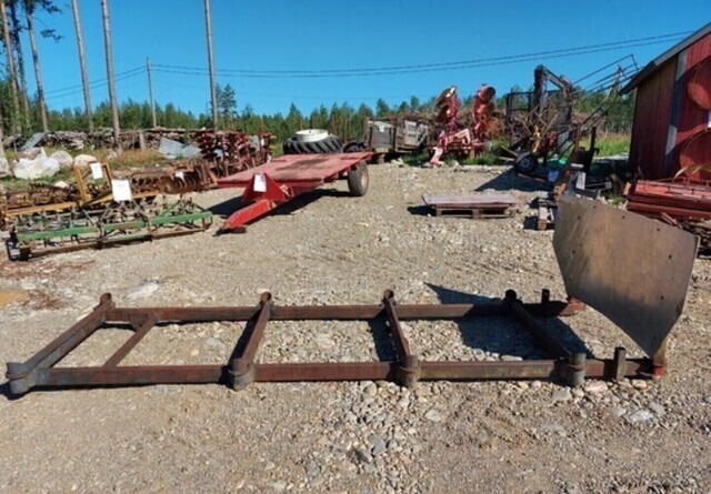 Metsäkärryn alusta 8 pankoinen pituus 400cm - Reboque florestal: foto 1 Metsäkärryn alusta 8 pankoinen pituus 400cm - Reboque florestal: foto 1