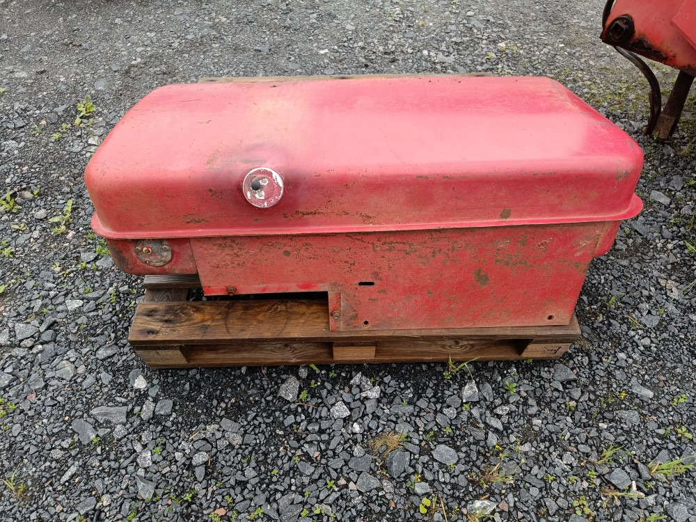 Sampo 410 polttoainetankki - Tanque de combustível para Ceifeira debulhadora: foto 4 Sampo 410 polttoainetankki - Tanque de combustível para Ceifeira debulhadora: foto 4