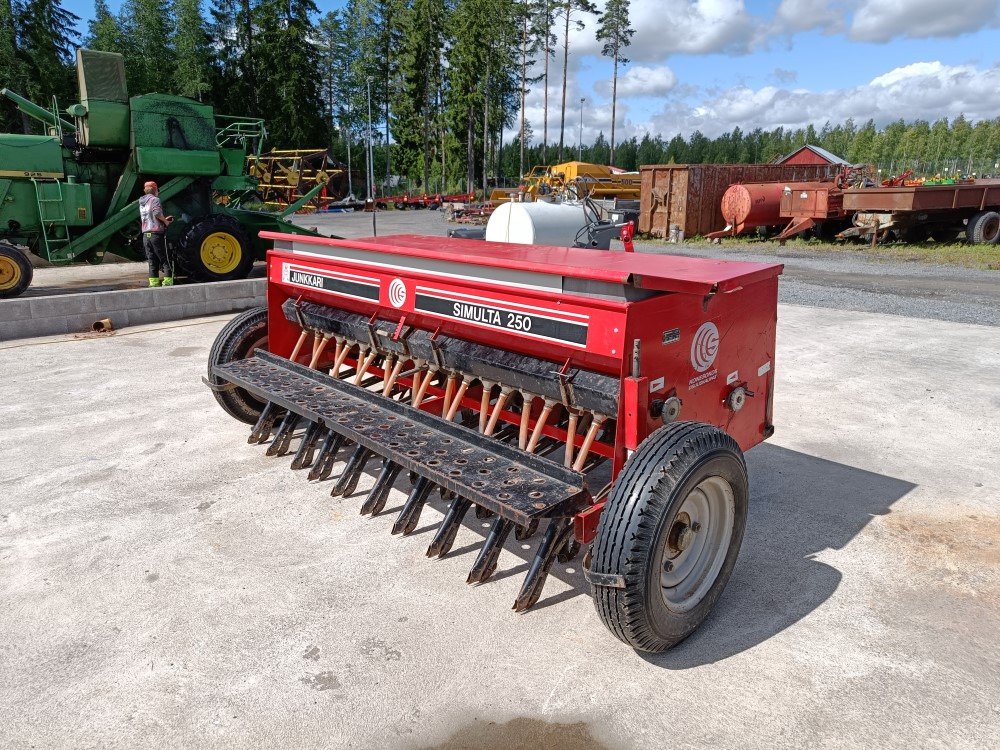 Simulta Junkkari 250cm kylvölannoitin - Semeadora combinada: foto 5 Simulta Junkkari 250cm kylvölannoitin - Semeadora combinada: foto 5