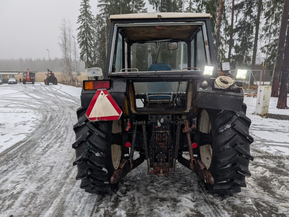 URSUS 385 De Luxe - Trator: foto 3 URSUS 385 De Luxe - Trator: foto 3