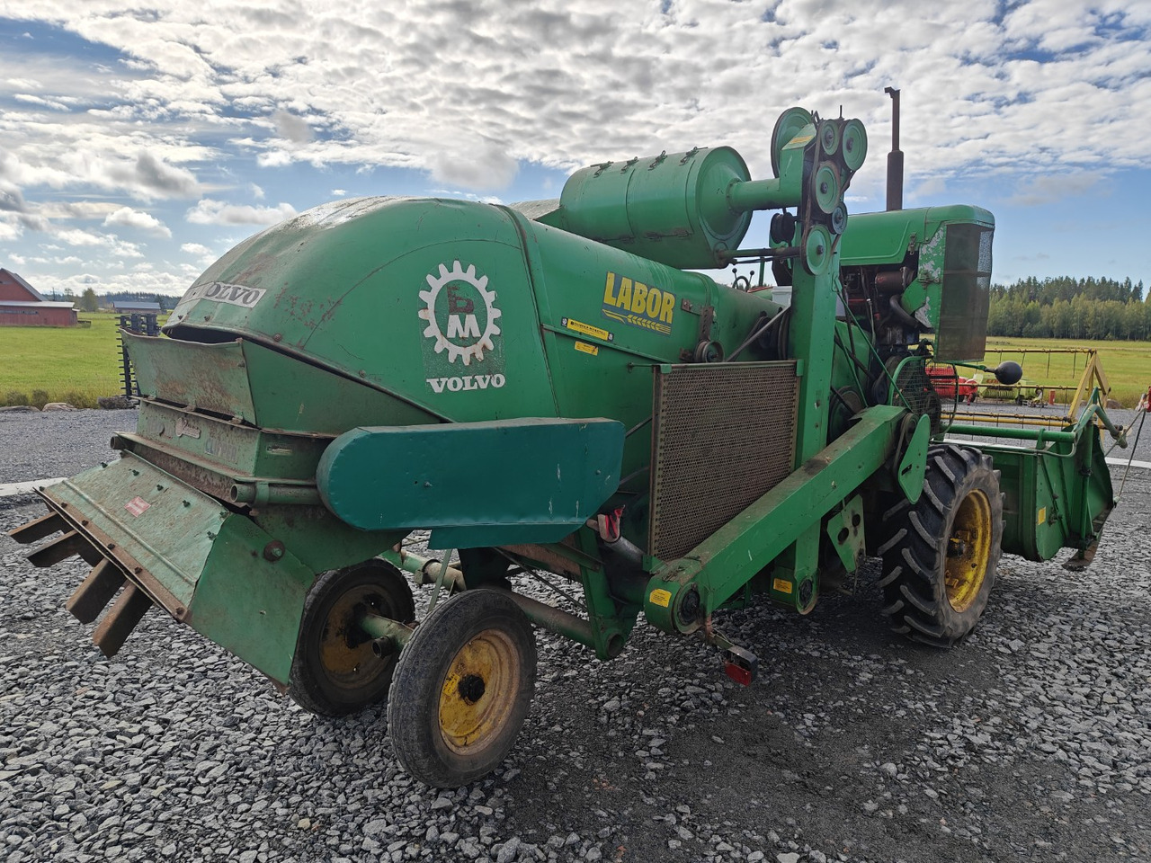 Volvo BM ST257 leikkuupuimuri työleveys 190cm, vaikka koeruutupuimuriksi, katso video! - Ceifeira debulhadora: foto 4 Volvo BM ST257 leikkuupuimuri työleveys 190cm, vaikka koeruutupuimuriksi, katso video! - Ceifeira debulhadora: foto 4