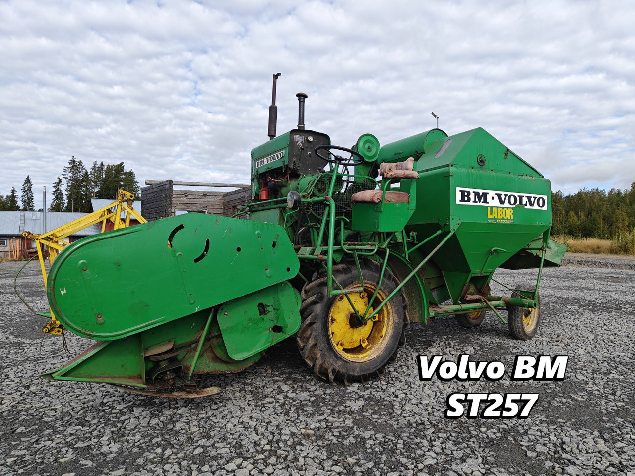 Volvo BM ST257 leikkuupuimuri työleveys 190cm, vaikka koeruutupuimuriksi, katso video! - Ceifeira debulhadora: foto 1 Volvo BM ST257 leikkuupuimuri työleveys 190cm, vaikka koeruutupuimuriksi, katso video! - Ceifeira debulhadora: foto 1