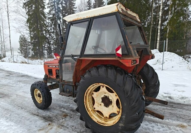 Zetor 7011 traktori - Trator: foto 2 Zetor 7011 traktori - Trator: foto 2